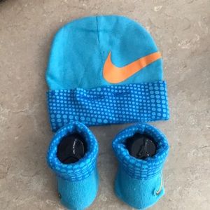 Nike baby Hat & booties-NWOT